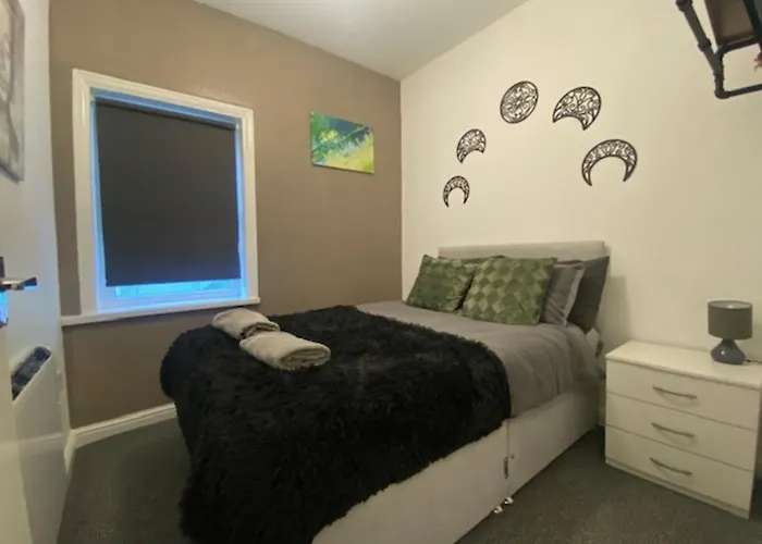 Bank Street Apartment 7