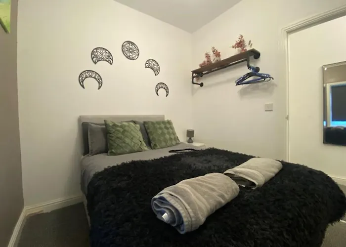 Bank Street Apartment 7