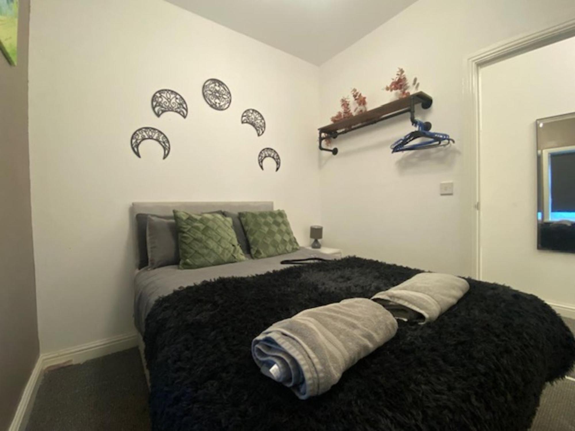 Bank Street 7 *