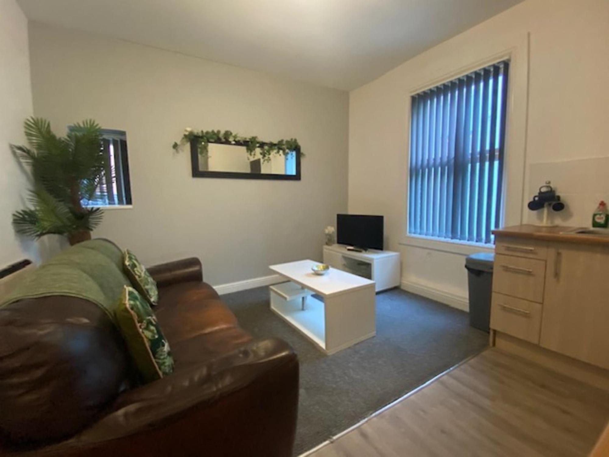 Bank Street 7 Apartment *