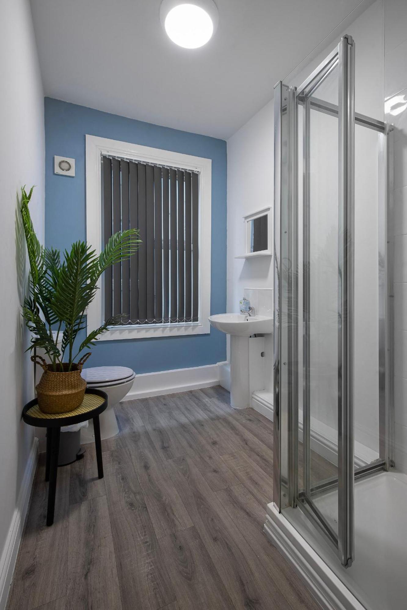 Bank Street 7 Apartment *