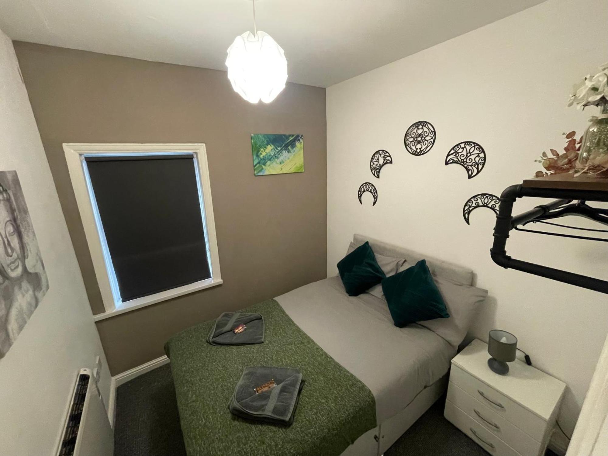 Bank Street 7 Apartment *